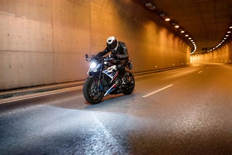 BMW M R Je Novi Hiper Naked Z Konji Motoavantura Si