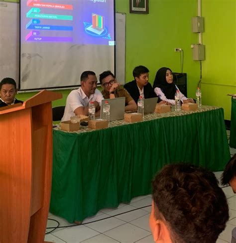 Seminar Literasi Digital Di SMK PGRI 1 Cimahi Relawan TIK Kota Cimahi