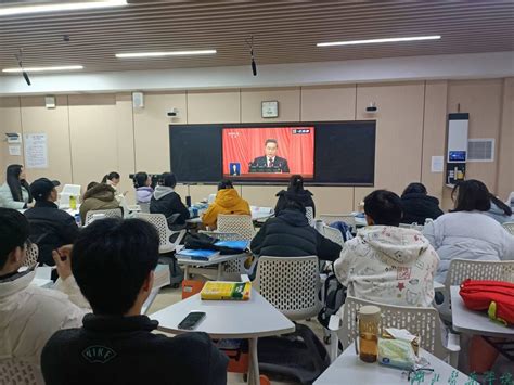 我校干部师生热议全国两会胜利召开 湖北医药学院新闻网