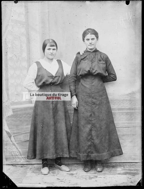 Plaque verre photo ancienne négatif noir et blanc 9x12 cm femmes