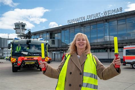 Flughafen Erfurt Weimar Neue Gesch Ftsf Hrerin Susanne Hermann Nimmt