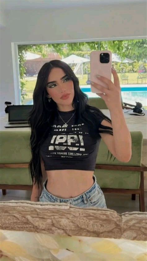 Kimberly Loaiza Trajes despistados Sesión de fotos de modelo