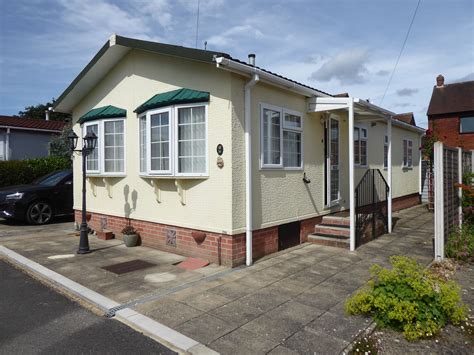 2 bed mobile/park home for sale in Roi-Mar Park, Throop Road