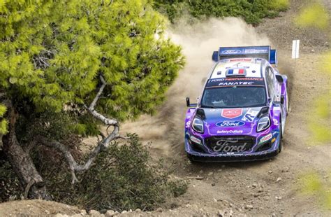 Loubet Surprenant Leader Devant Loeb Au Rallye De L Acropole