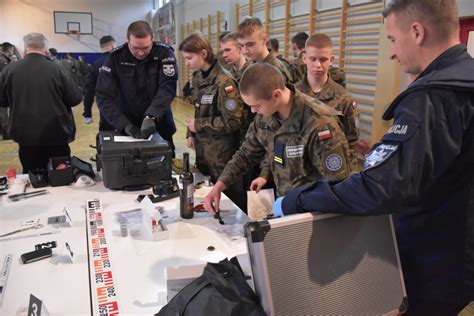 Promocja Zawodu Policjanta W Szkole Mundurowej W Wo Ominie