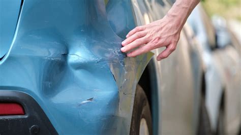 El truco infalible para quitar los arañazos del coche con este producto