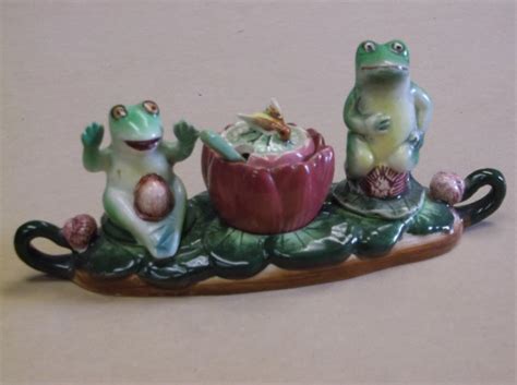 Vintage Frog Salt And Pepper Shakers With Condiment Bowl And