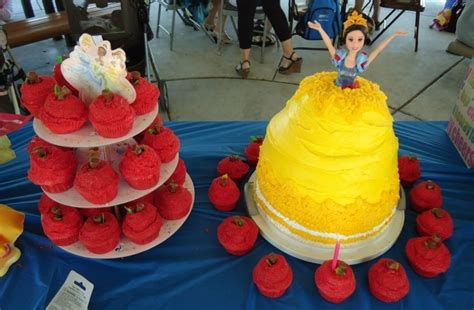Snow White Cake And Apple Cupcakes