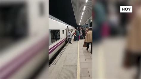 El Alvia Madrid Badajoz Se Queda En C Ceres Y Renfe Le Pide A Talgo Que