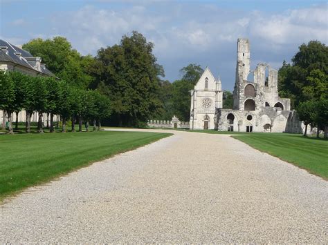 Abbaye royale de Chaalis Randonnées des Parcs naturels dÎledeFrance