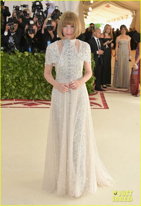 Anna Wintour Looks Chic in Chanel at Met Gala 2018: Photo 4078345 ...