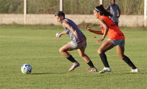 Futebol Feminino Mixto Faz último Treino Antes De Viajar Para Encarar