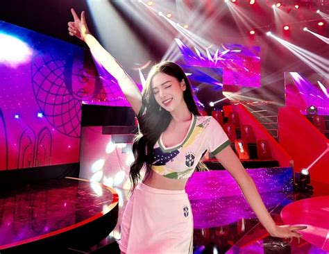 Hot girl Brazil khiến anh em chao đảo trong Nóng World Cup 2022 Vóc