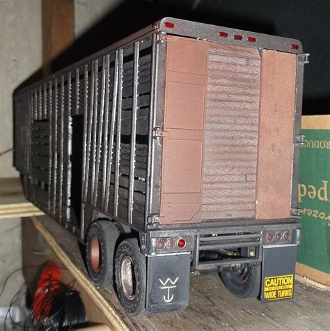 Wilson Livestock Van Trailer Plastic Model Vehicle Kit 1 25 Scale