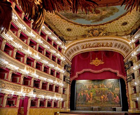 I Teatri A Napoli Un Tour Tra Le Meraviglie Dellarte Ioviaggio