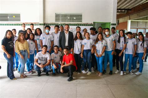 Secretário da Educação visita escola Benjamin Baptista para acompanhar