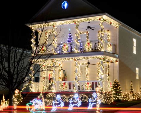 Holiday Lights Installation - Gorgeous Home Holiday Designs