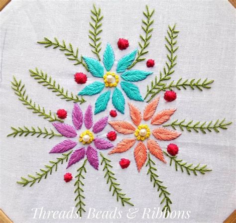 Pin de mary Pedersen em Embroidery Flores bordadas à mão Bordados a