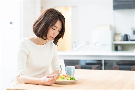 食欲不振とは？お腹が空かない、お腹が空いても食欲がない原因を解説 ヨクミテ｜医師監修の医療メディア