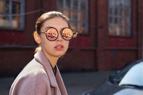 Exploring The Pros Cons Of Mirrored Sunglasses