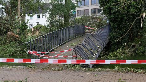 NRW prüft nach massiven Tornado Schäden Hilfen