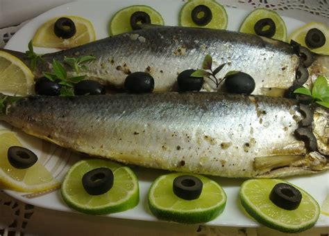 Herring baked with garlic and herbs - Master recipes