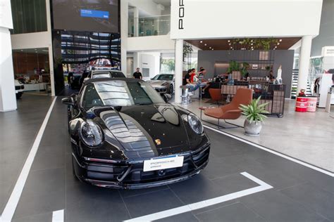 Porsche Center Fortaleza Re Ne Admiradores De Esportivos De Luxo Em