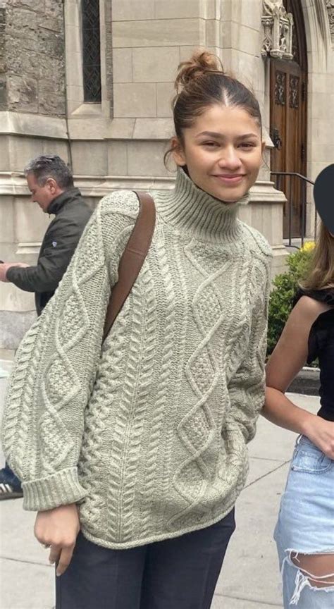 Pin By Rose Keillor On P People References Zendaya Outfits Zendaya