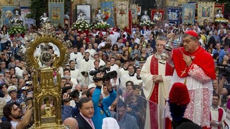 Si Ripete Il Miracolo Della Liquefazione Del Sangue Di San Gennaro