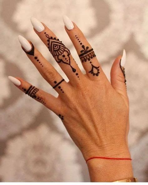 34 idées de Tatouage au henné simple tatouage au henné henné simple