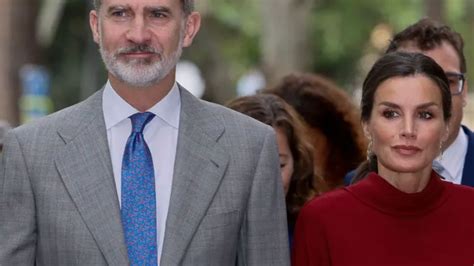 Letizia Ortiz Con Cara De Preocupada Y Felipe Vi Lució Sonriente ¿por