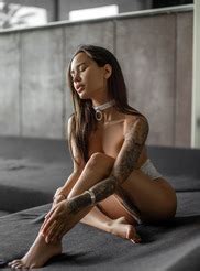 Firm Tattooed Babe Camilla Poses Naked And Shows Off Her Sexy Tits Morazzia