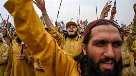 Pakistan Azadi March Women Absent From Anti Imran Khan Protest Bbc News