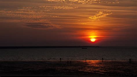 Sunset At Mindil Beach In Darwin Australia Photograph By Zoe Ferrie