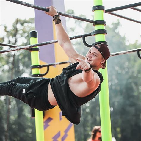 Calisthenics Cube Mit Vier Reckstangen