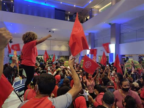 Movimentos Sociais Ocupam Bolsa De Valores Em SP Em Protesto Contra