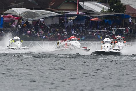 Kejuaraan Dunia F1 Powerboat Seri Danau Toba 2024 ANTARA Foto