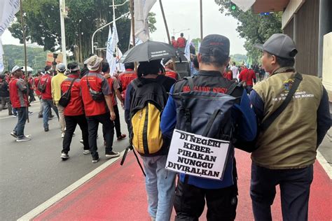 Hadiri May Day Fiesta Massa Buruh Mulai Bergerak Menuju Gbk