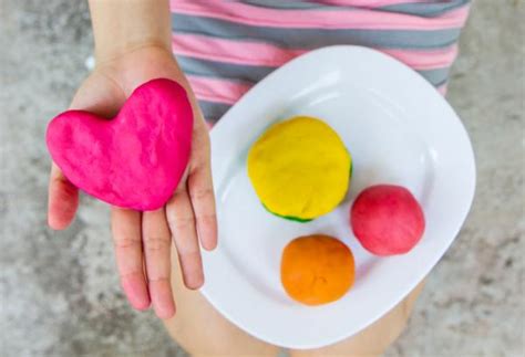 Como hacer plastilina casera para los niños en 5 minutos y sin cocción