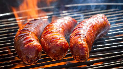 Cuisson Des Saucisses Sur Le Bbq