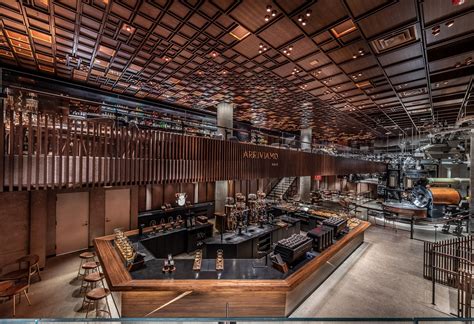 Starbucks Reserve Roastery Cafe Opens In New Yorks Meatpacking