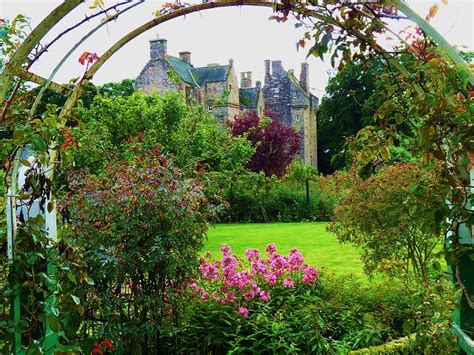 Kellie Castle Gardens, near St Andrews hotels - Great British Gardens