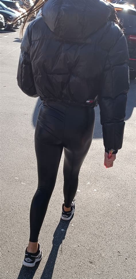 Perfekt German Ass In Shiny Leather Leggings Spandex Leggings Yoga
