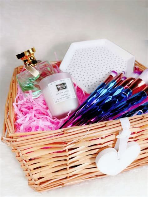 Hamper Basket Gift Set 1 Colour Zone Cosmetics