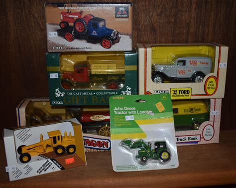 Lot 5 Ertl Die Cast Truck Banks 1 Ertl Tractor 164 And 1 John Deere