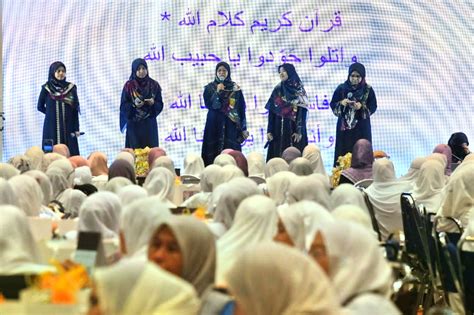 Peserta Sertai Khatam Al Quran Perdana Wanita Negeri Selangor