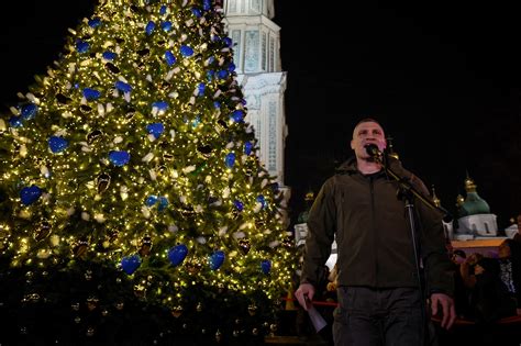 Kyiv lights Christmas tree according to new calendar | Reuters