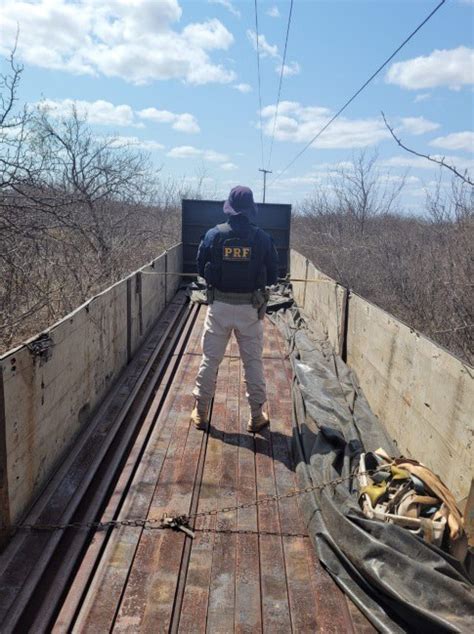 PRF Prende Homem Suspeito De Furtar Trilhos De Trem Em Juazeiro BA