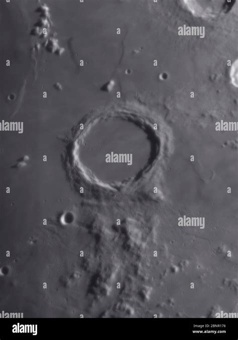 Krater Auf Dem Mond Fotos Und Bildmaterial In Hoher Auflösung Alamy