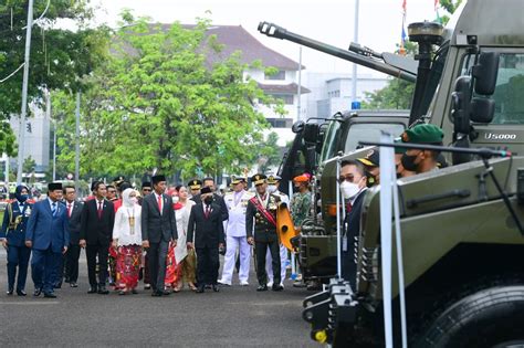 Freddy On Twitter Rt Jokowi Defile Pasukan Dan Pawai Alat Utama